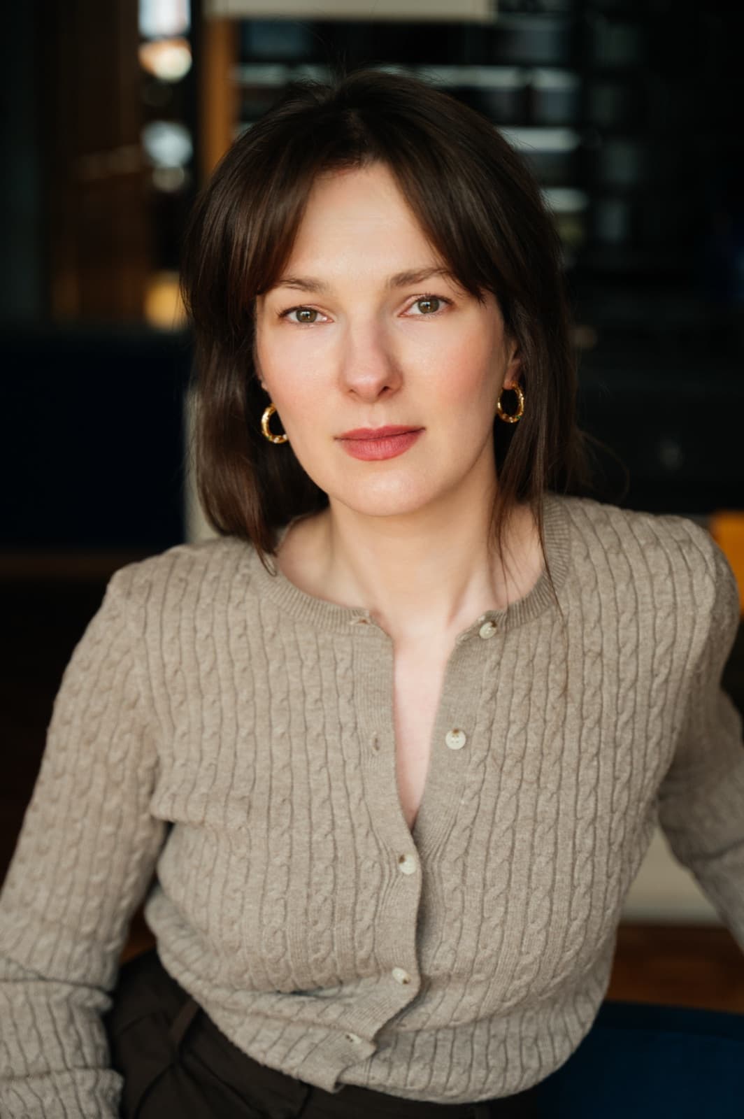 Agata Myśliborska-Błyskun patrzy prosto w obiektyw